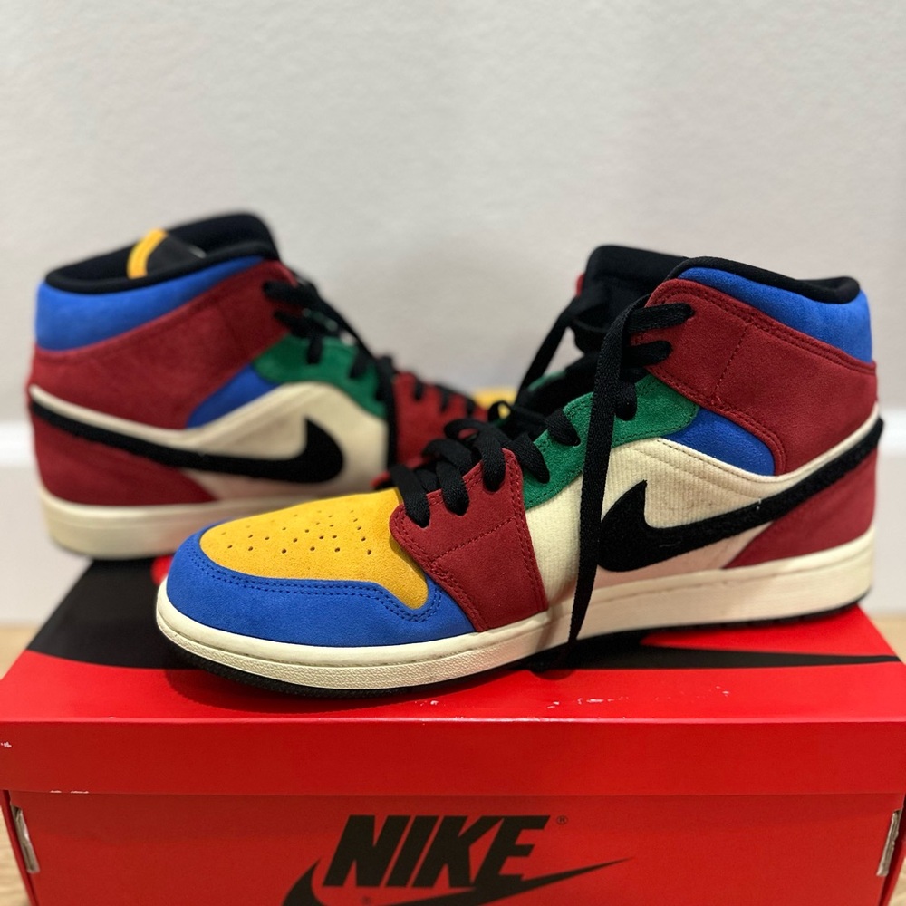 Air Jordan 1 Mid SE FLRS NA Sneakers - Picture 3 of 11